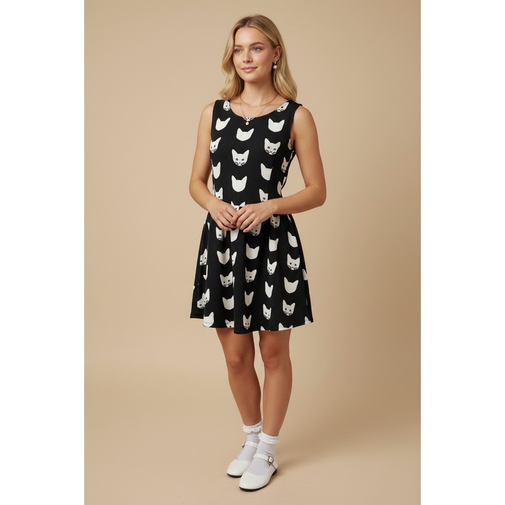 H&M Cat‎ Print Skater Dress Size Medium Black White Sleeveless Fit & Flare